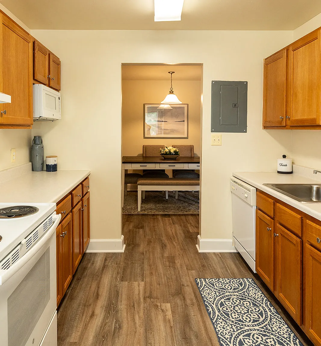 Woodridge Apartments — Photo 4
