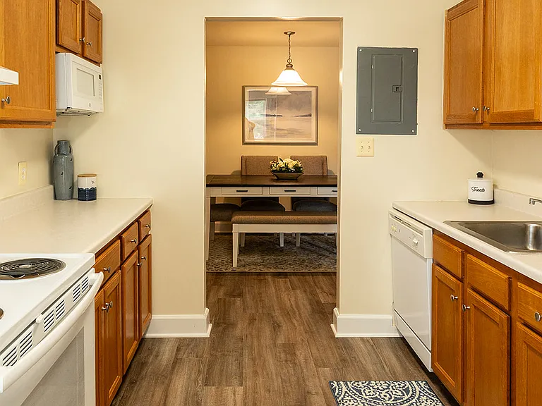 Woodridge Apartments — Photo 4
