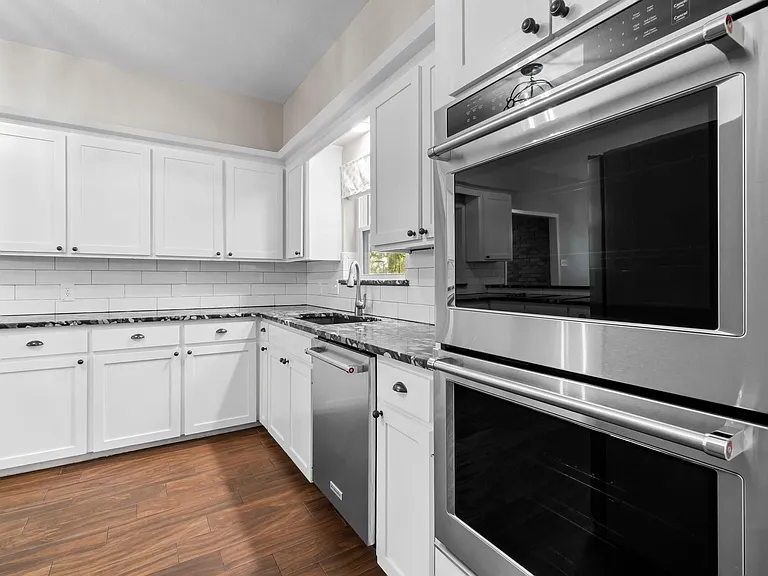 7 Elwood Hills Ct — Photo 12