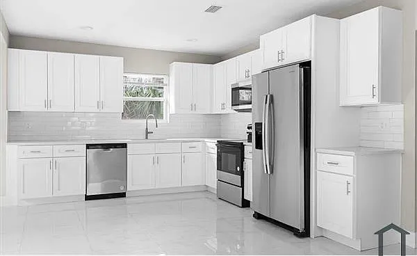 6 bed, 1723 sqft, $2,100 — Photo 2