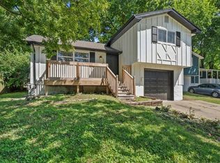 4404 Elledge Dr, Roeland Park, KS 66205