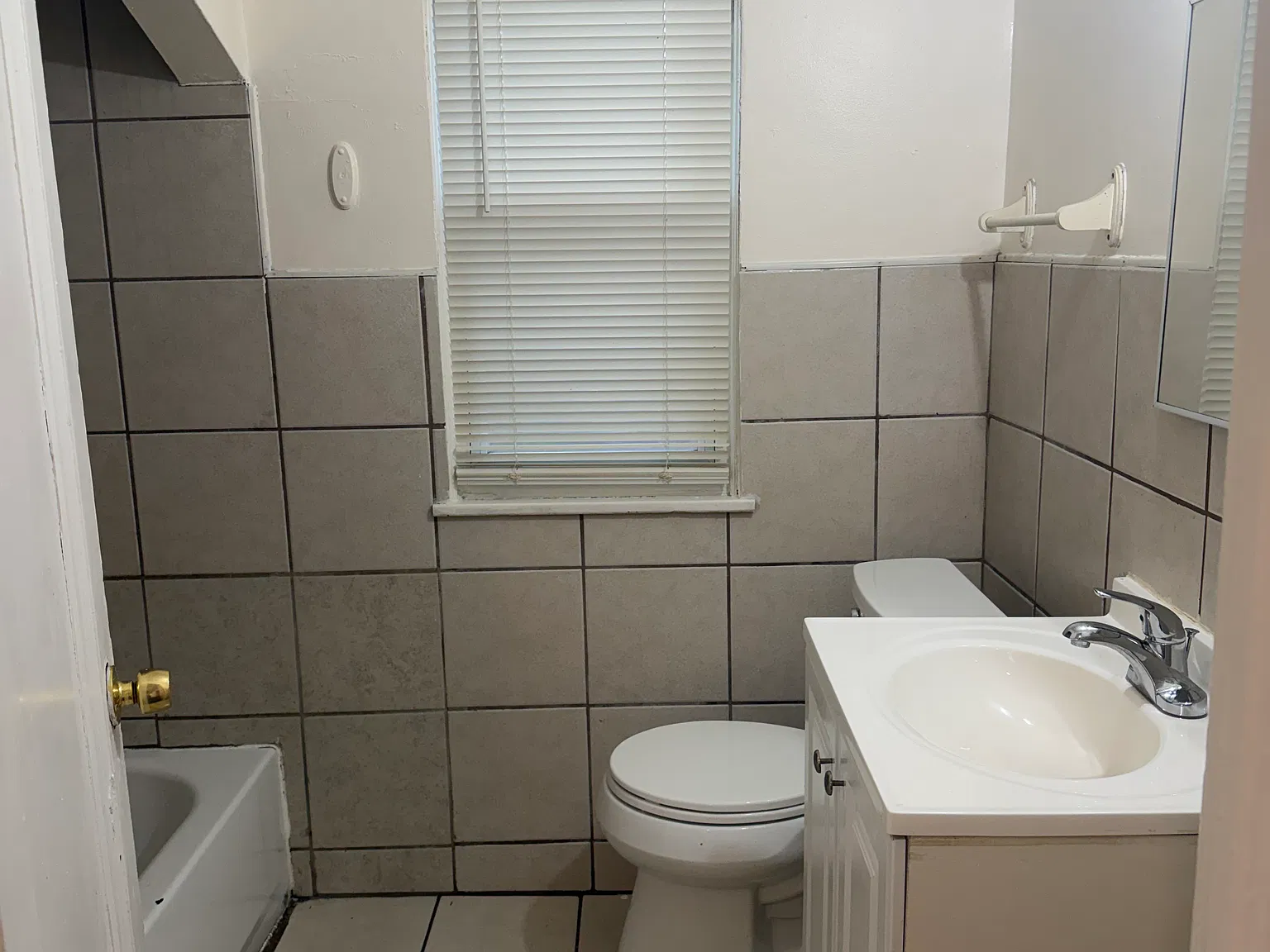 3 bed, 1400 sqft, $1,400 — Photo 1