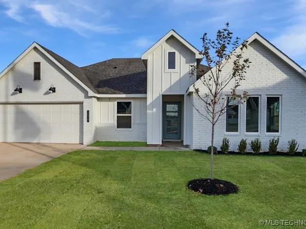 15927 E 75th Pl, Owasso, OK 74055