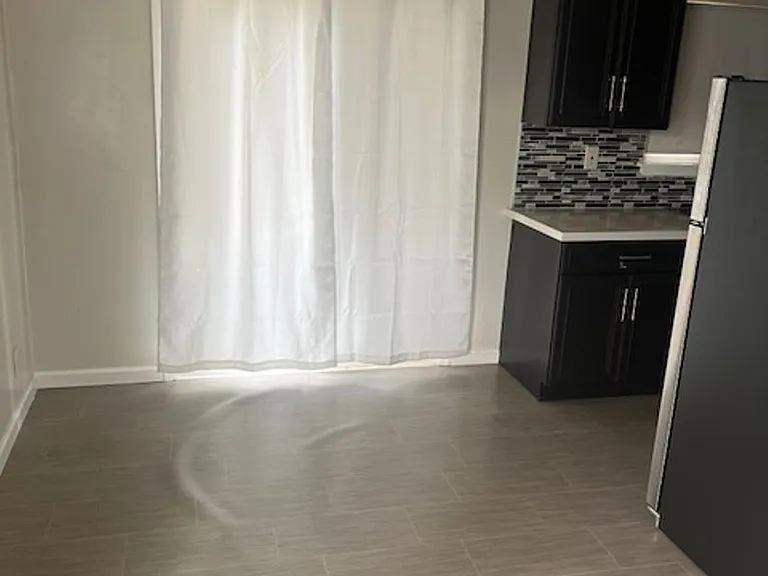 1246 Ashby Ave — Photo 4