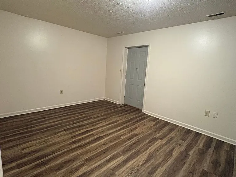 107 Madison Spgs — Photo 10