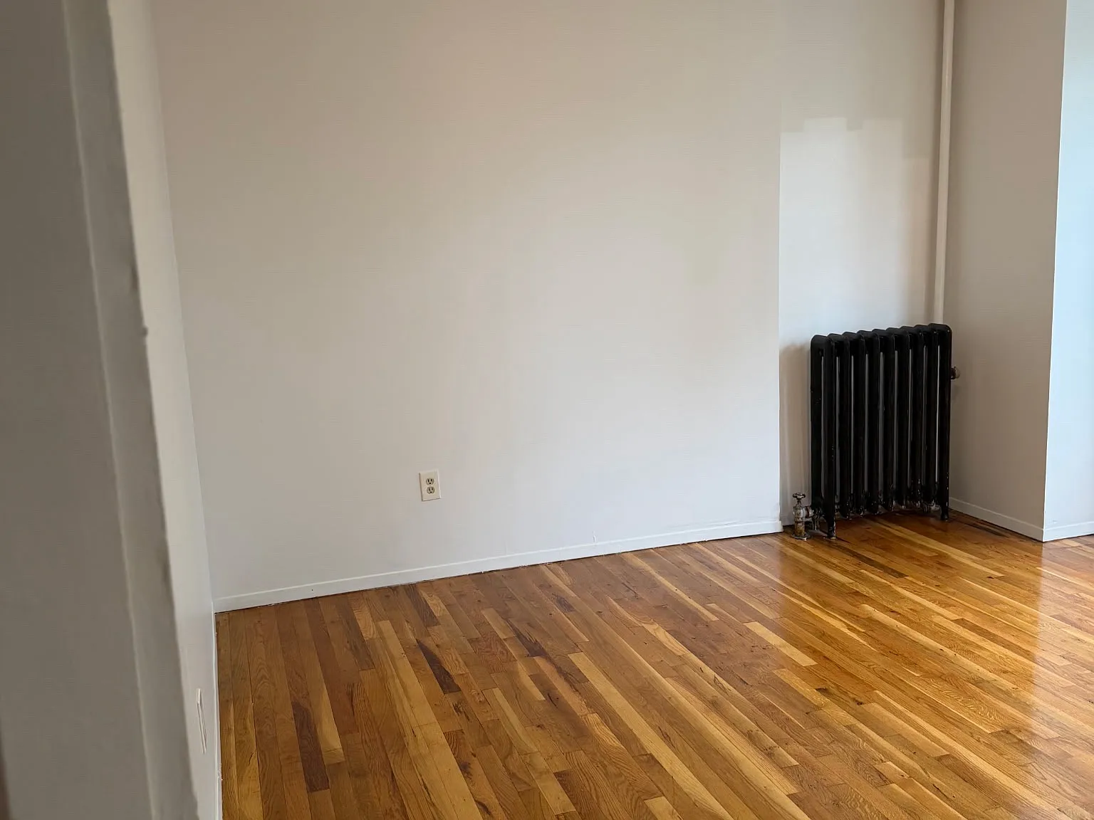 3 bed, 1300 sqft, $3,644 — Photo 3