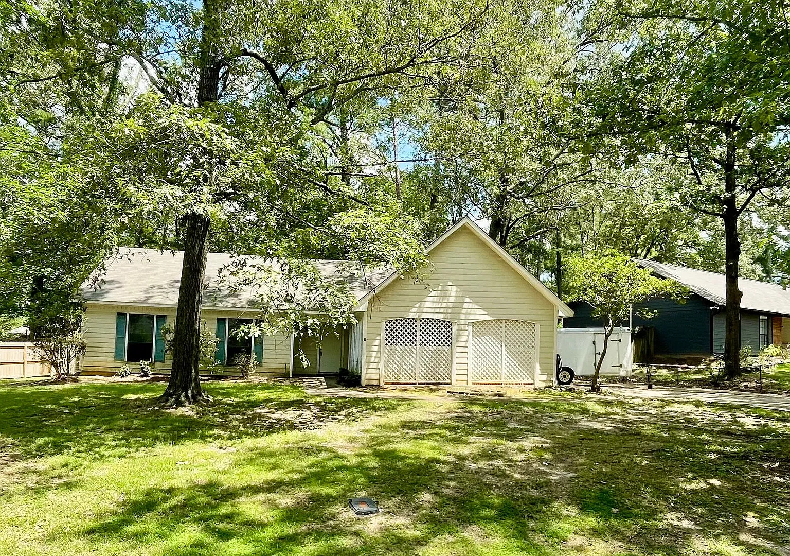 Charming 3 Bedroom Home in Brandon 047 Great Location- Recently Renovated! — Photo 2