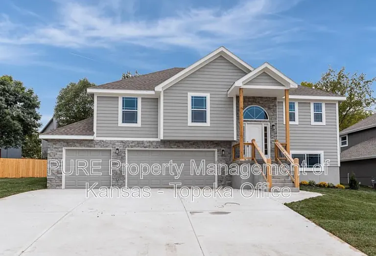 4766 Lakecrest Dr — Photo 1
