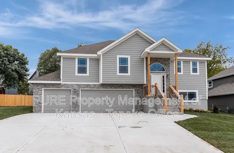 4766 Lakecrest Dr