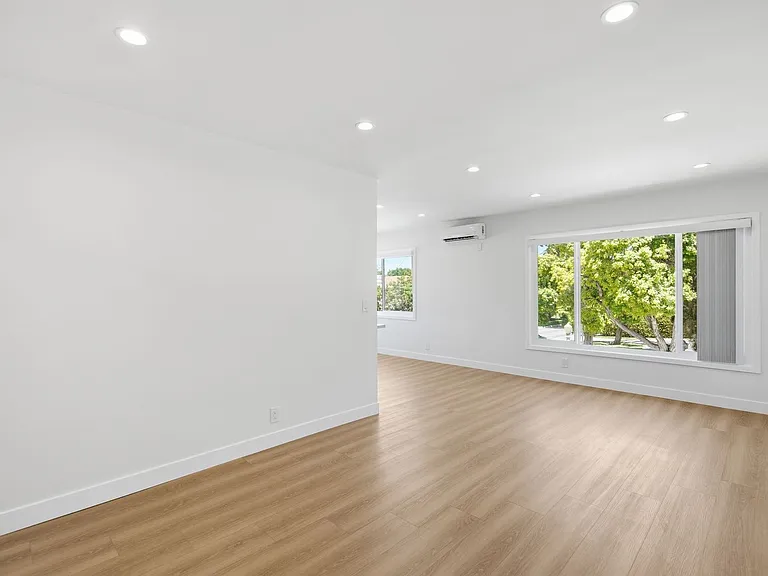 4321 Saugus Ave — Photo 10