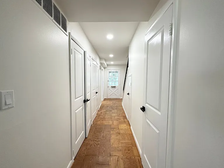 Melrose Apartments — Photo 39