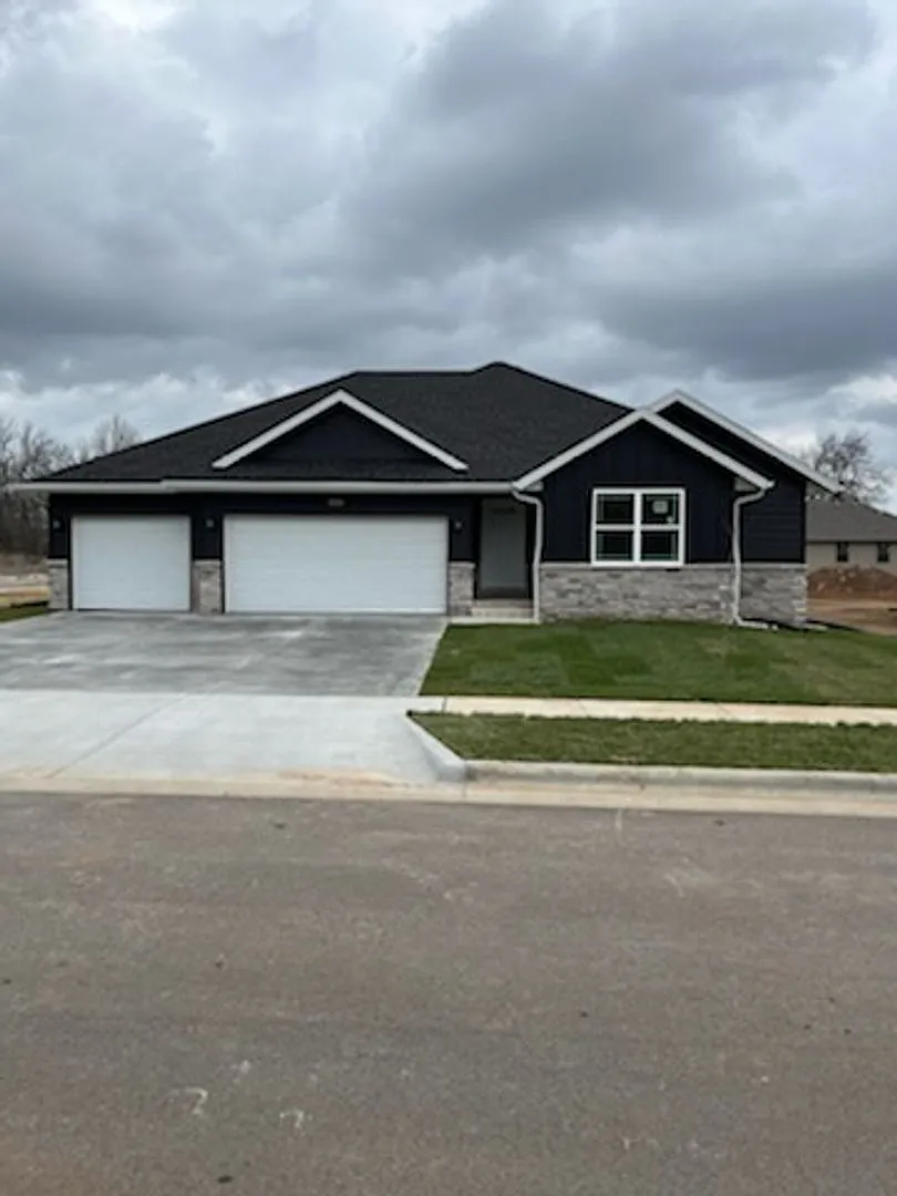 Building Photo - 4387 W Skyler Dr