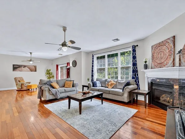 15 Evergreen Cir #15, Canton, MA 02021