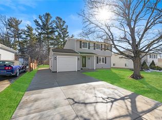 3925 Sharondale Dr, Hamburg, NY 14075