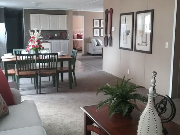 4th image of 104 N Apple Blossom Blvd