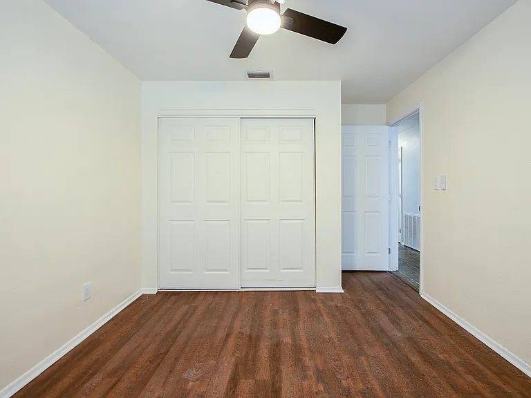 5501 Kelly Dr N — Photo 11