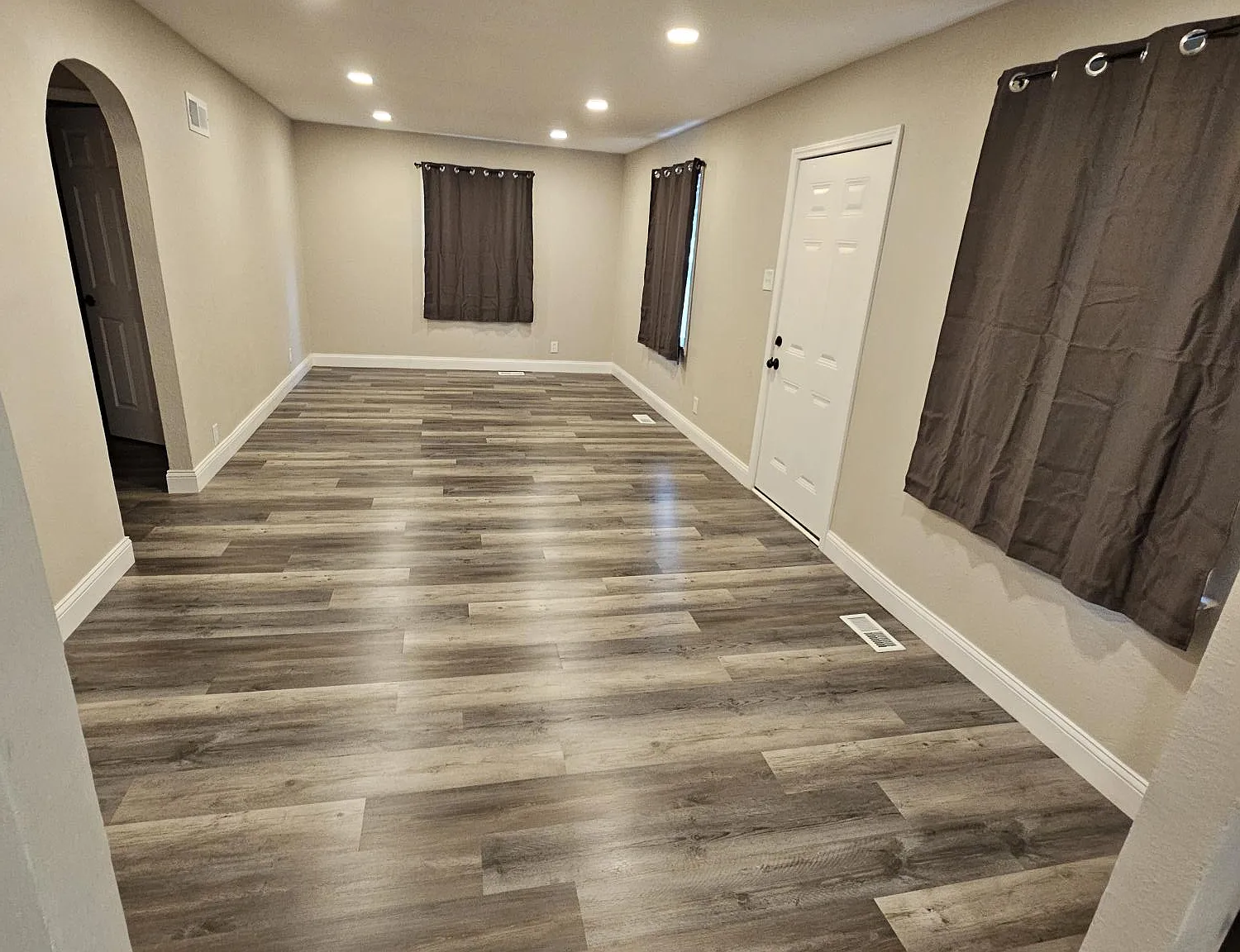 3 bed, 900 sqft, $1,500 — Photo 3