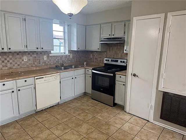 5045 Dueling Oaks Ave — Photo 4