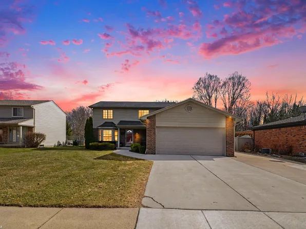 37084 Fox Pointe Dr, New Baltimore, MI 48047