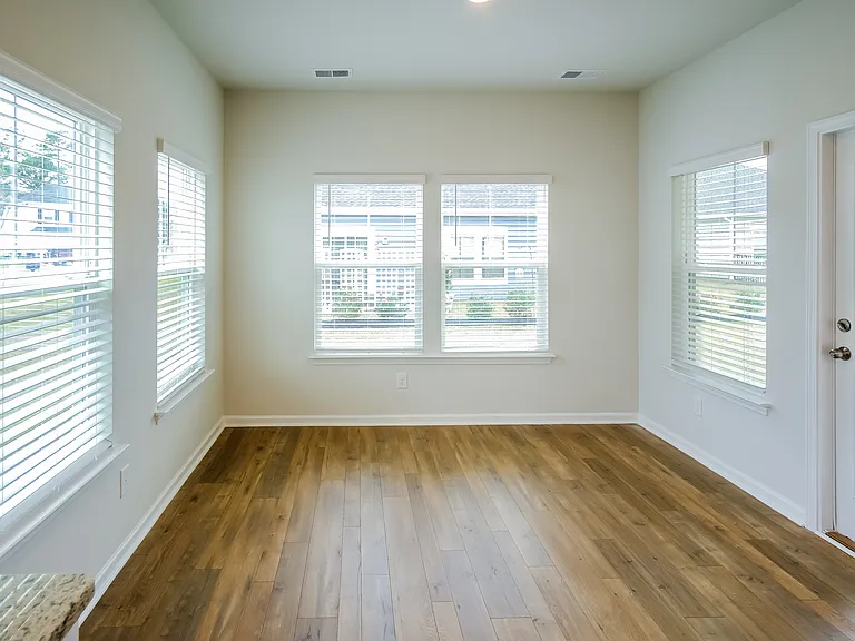 452 Craigflower Ct — Photo 4