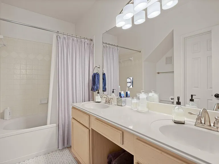 2100 Pipers Field Dr #33 — Photo 11