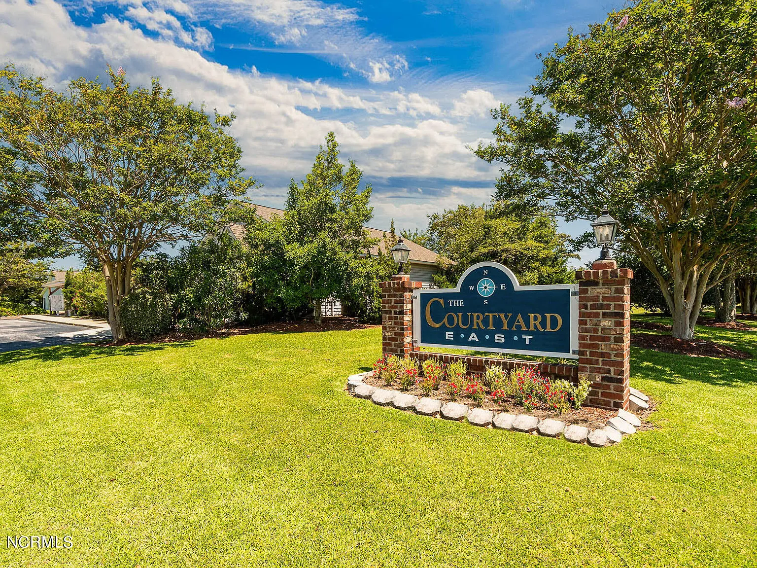2 bed, 1.5 bath, 1012 sqft, $1,600 — Photo 3