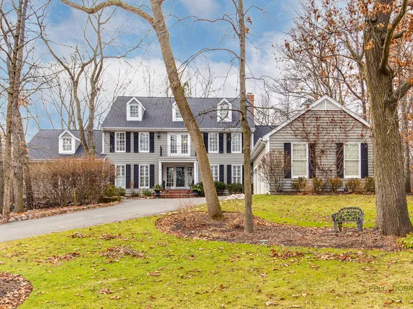 190 Lancaster Ct, Lake Bluff, IL 60044