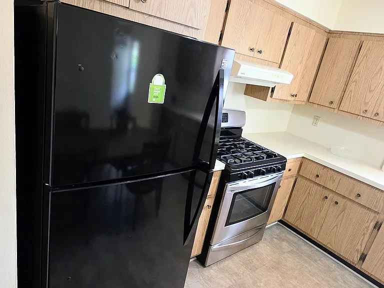 648 Milton Ave — Photo 7