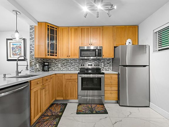 5th image of 2450 NE 15th Avenue #204