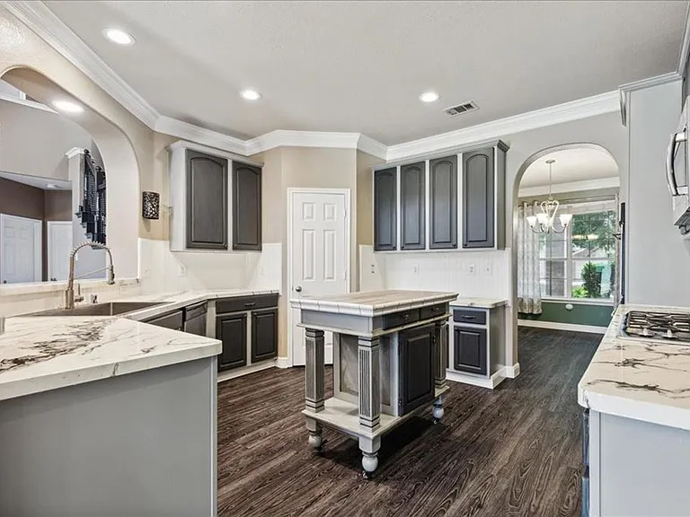 708 San Antonio Trl — Photo 11