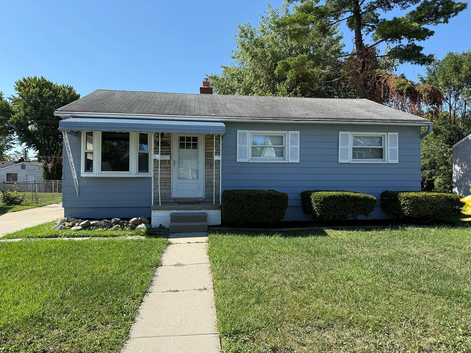 3 bed, 864 sqft, $1,700 — Photo 2
