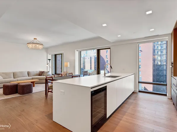 200 East 21st Street image 5 of 48