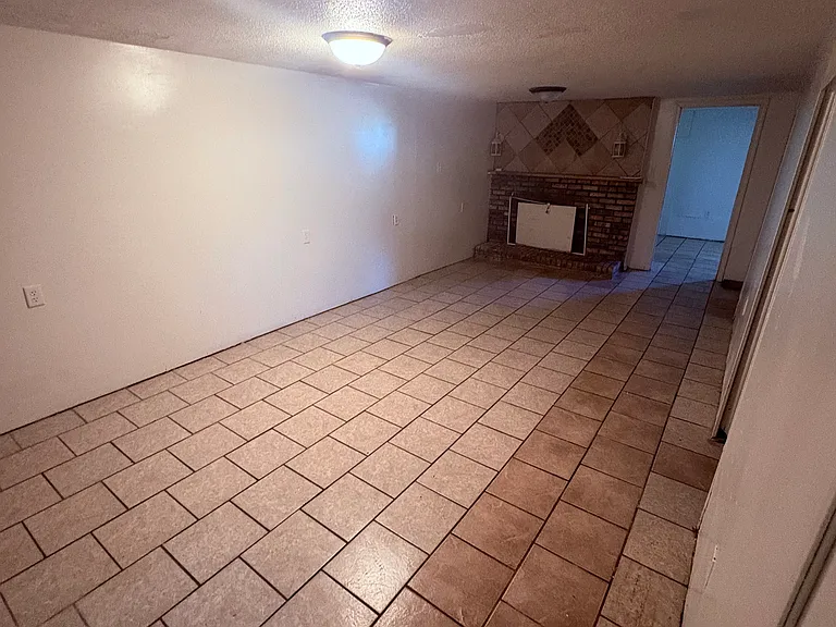 3906 W Virden Dr — Photo 8