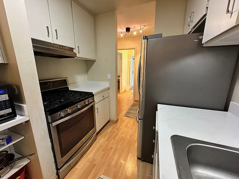 2700 Le Conte Ave #306 — Photo 5