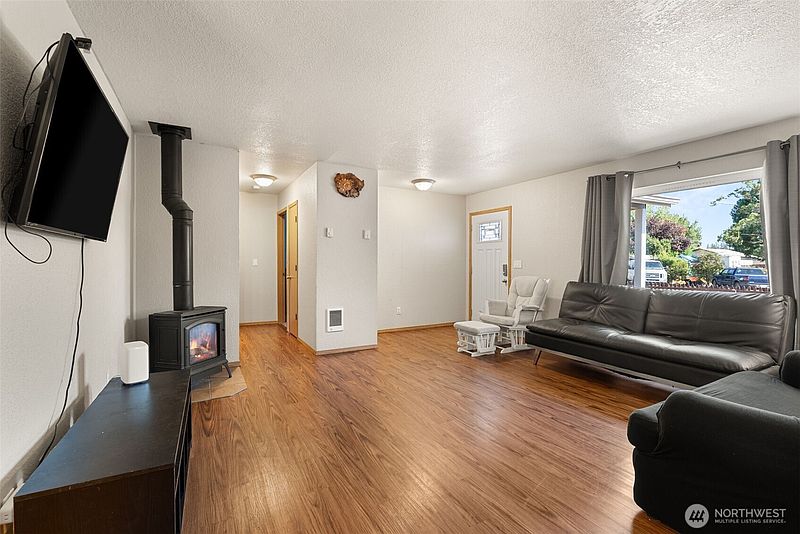 4th image of 2211 Washington Street