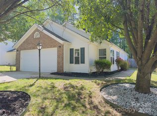8027 Bristle Ln, Charlotte, NC 28214