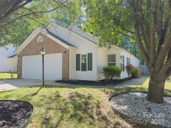 8027 Bristle Ln, Charlotte, NC 28214