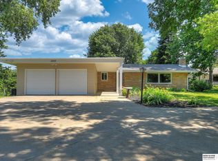 3255 Paddock Rd, Omaha, NE 68124