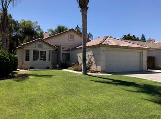 903 Crown Pointe Dr, Bakersfield, CA 93312