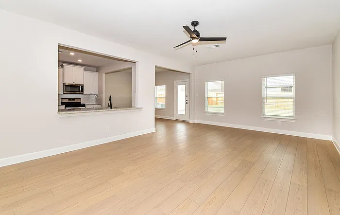 3 bed, 2.5 bath, 2232 sqft, $2,045 — Photo 4