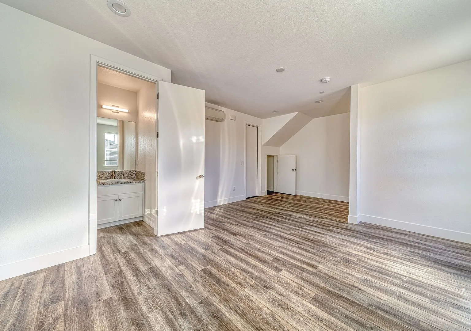 Phase 1 Bungalow Rental - Lot D41 Main — Photo 3