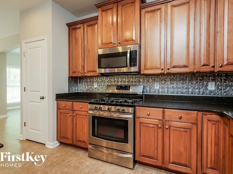 242 Mayfield Dr — Photo 7