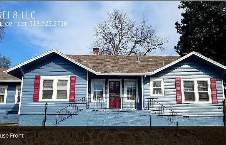 2204 E 14th St — Photo 2