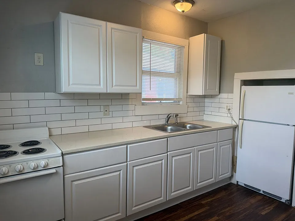 215 Paschal St #202