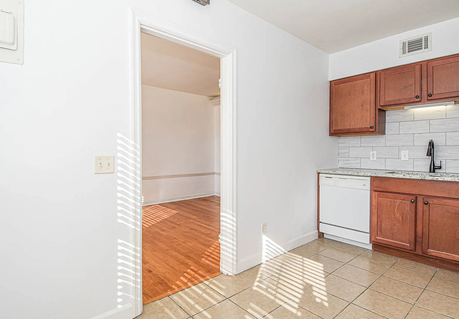 2 bed, 1160 sqft, $1,750 — Photo 4