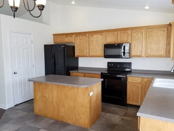 4 bed, 3.0 bath, 1962 sqft, $2,620 — Photo 2