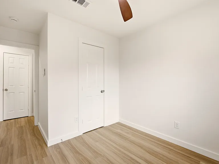 908 Isbell Rd #A — Photo 23