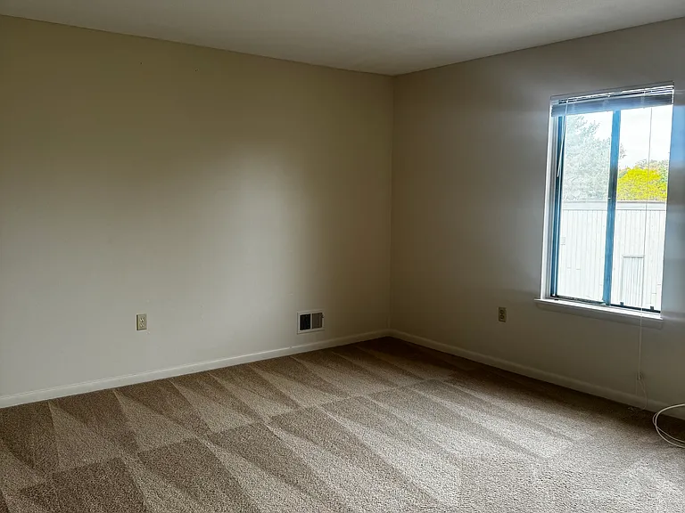 76 Scott Dr — Photo 15
