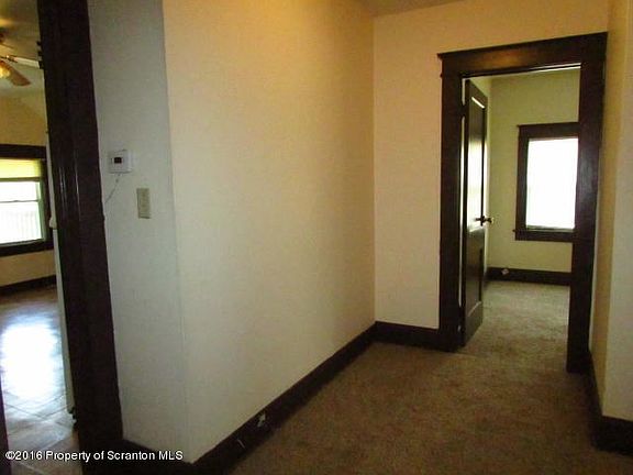 SECOND FLOOR FOYER HALLWAY