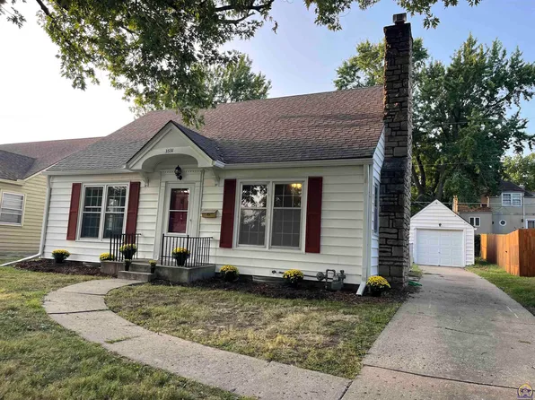 3531 SW Huntoon St, Topeka, KS 66604